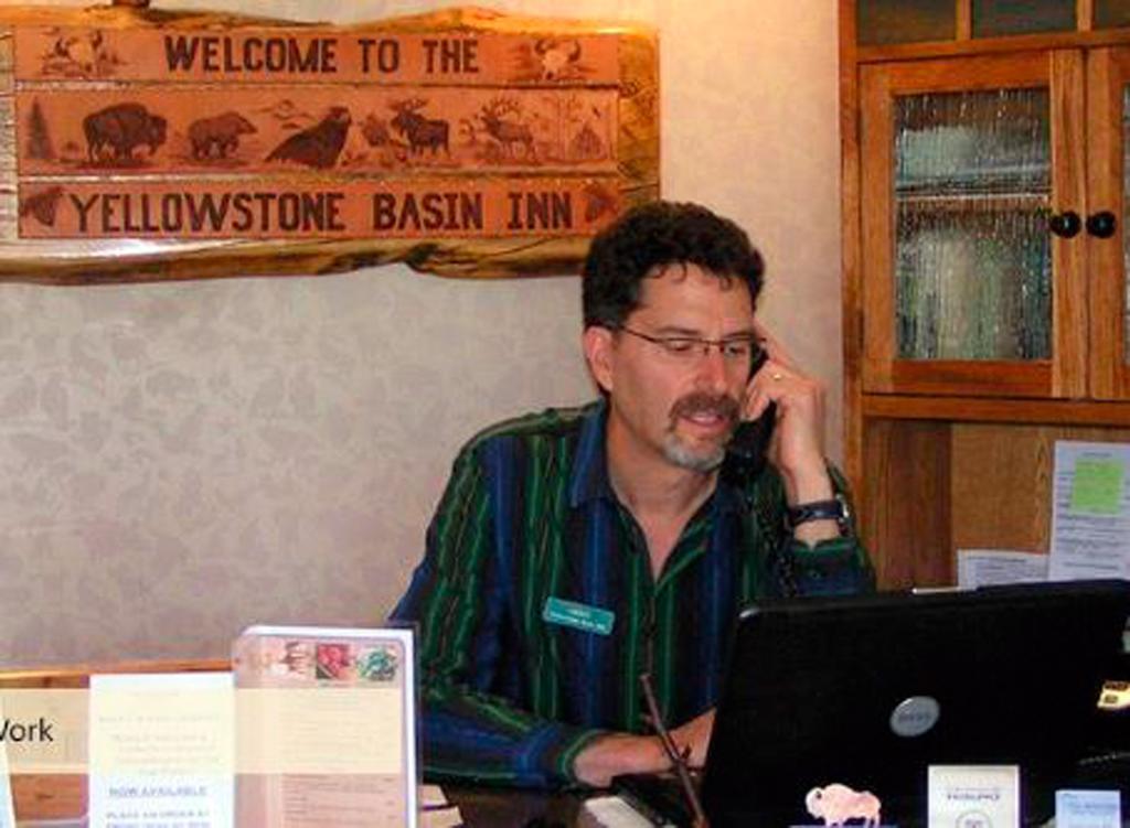 Yellowstone Basin Inn Гардинер Экстерьер фото
