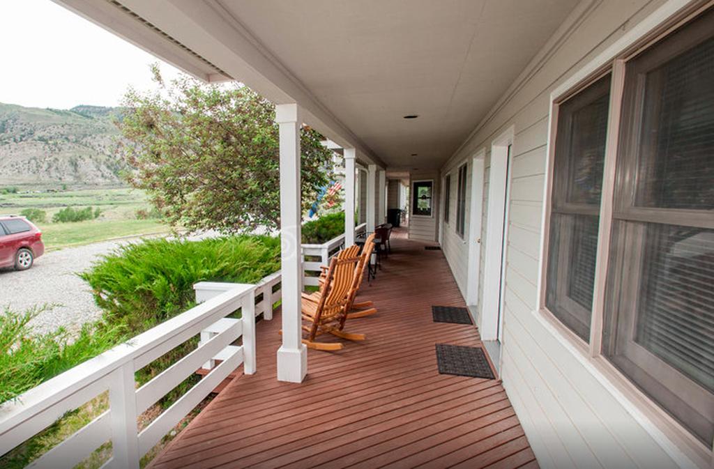 Yellowstone Basin Inn Гардинер Экстерьер фото