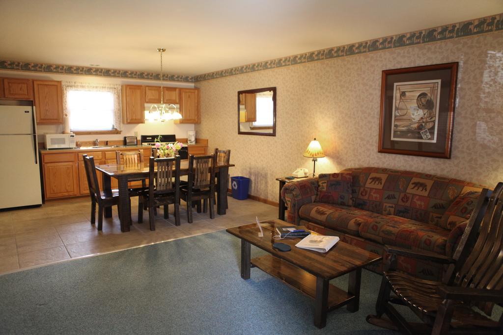Yellowstone Basin Inn Гардинер Экстерьер фото