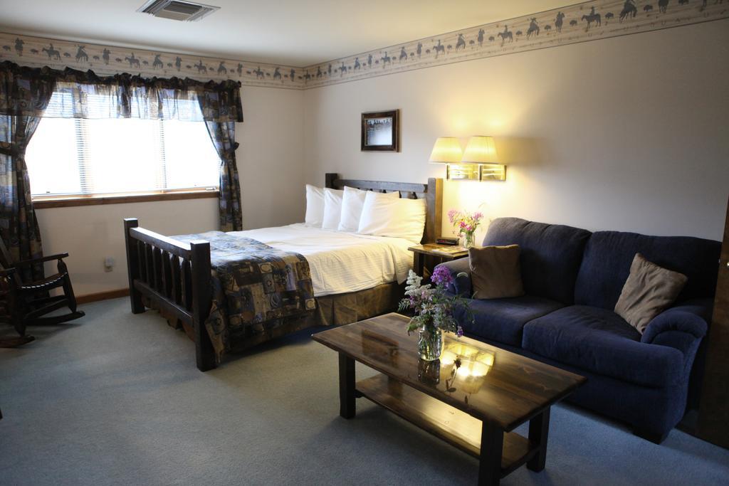 Yellowstone Basin Inn Гардинер Экстерьер фото