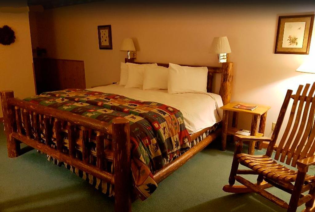 Yellowstone Basin Inn Гардинер Экстерьер фото