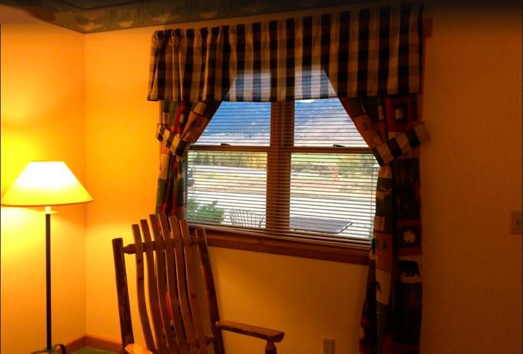 Yellowstone Basin Inn Гардинер Экстерьер фото