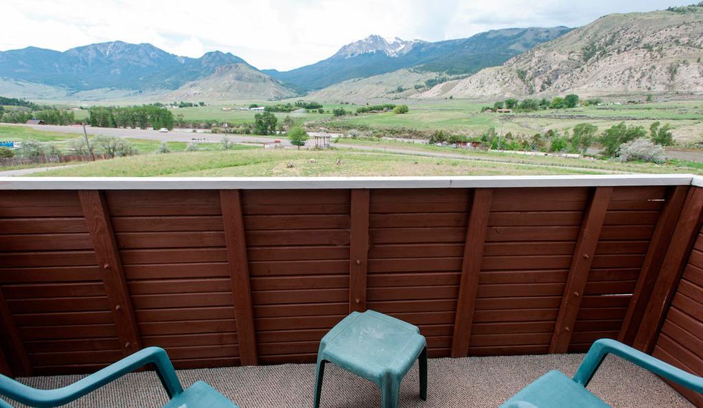 Yellowstone Basin Inn Гардинер Экстерьер фото