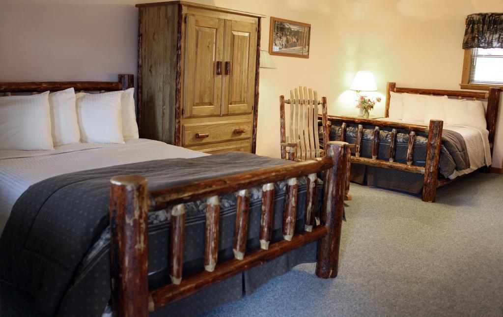 Yellowstone Basin Inn Гардинер Экстерьер фото