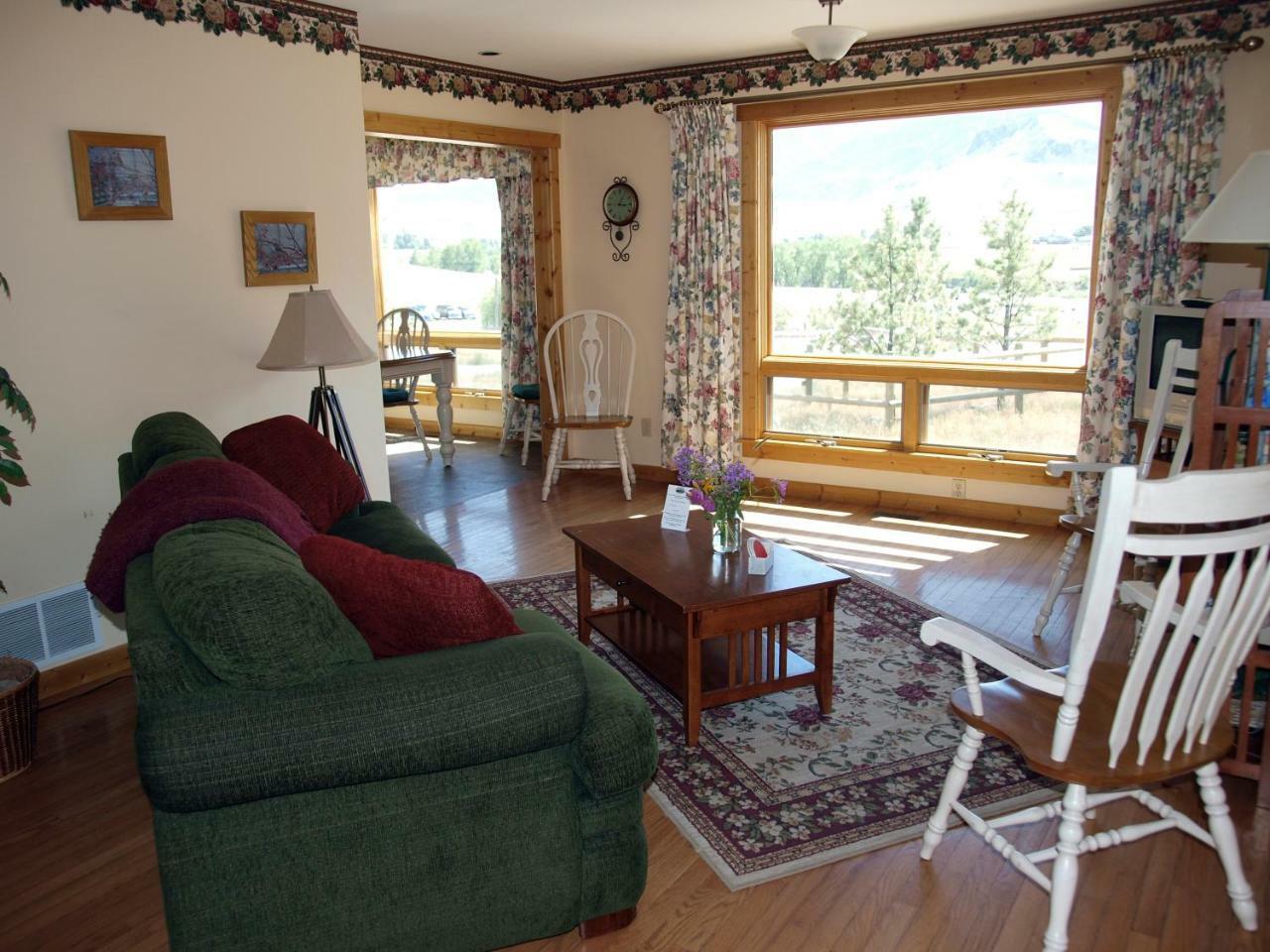 Yellowstone Basin Inn Гардинер Экстерьер фото