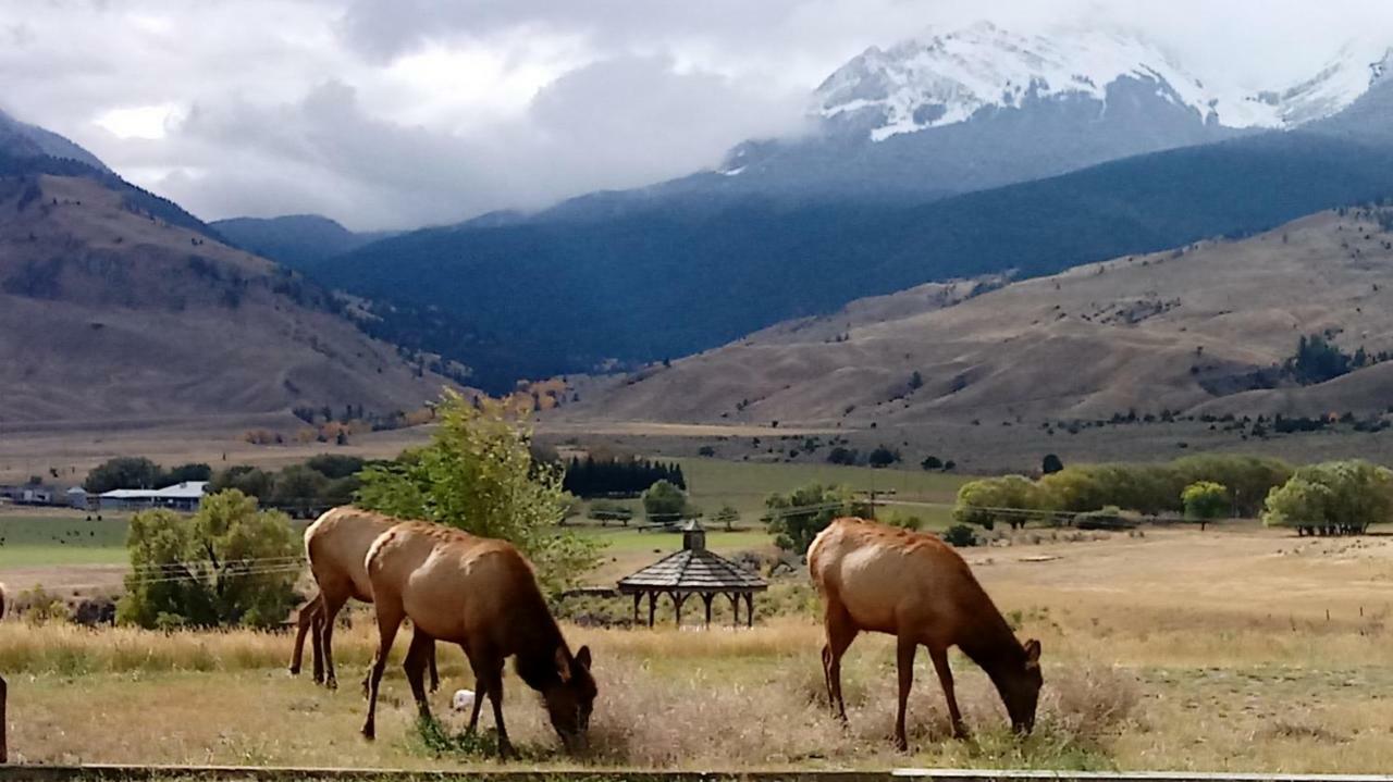 Yellowstone Basin Inn Гардинер Экстерьер фото