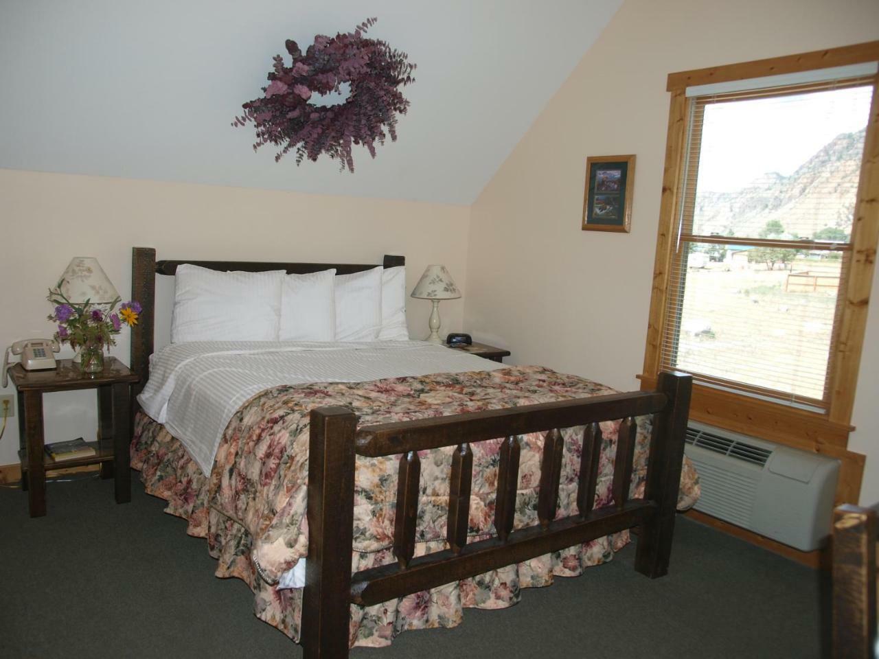 Yellowstone Basin Inn Гардинер Экстерьер фото
